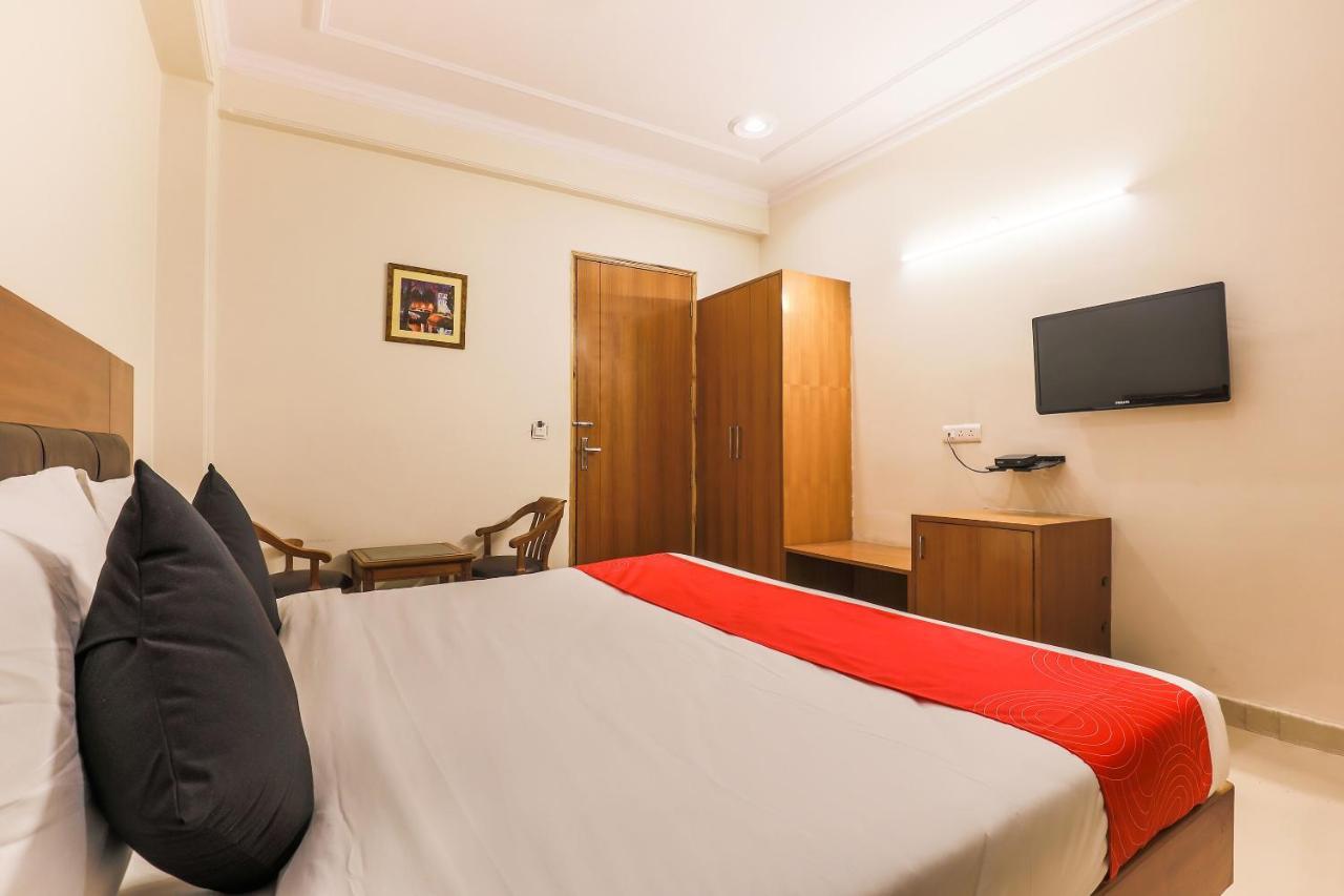 Collection O 426 Red Carpet Hotels Noida Dış mekan fotoğraf