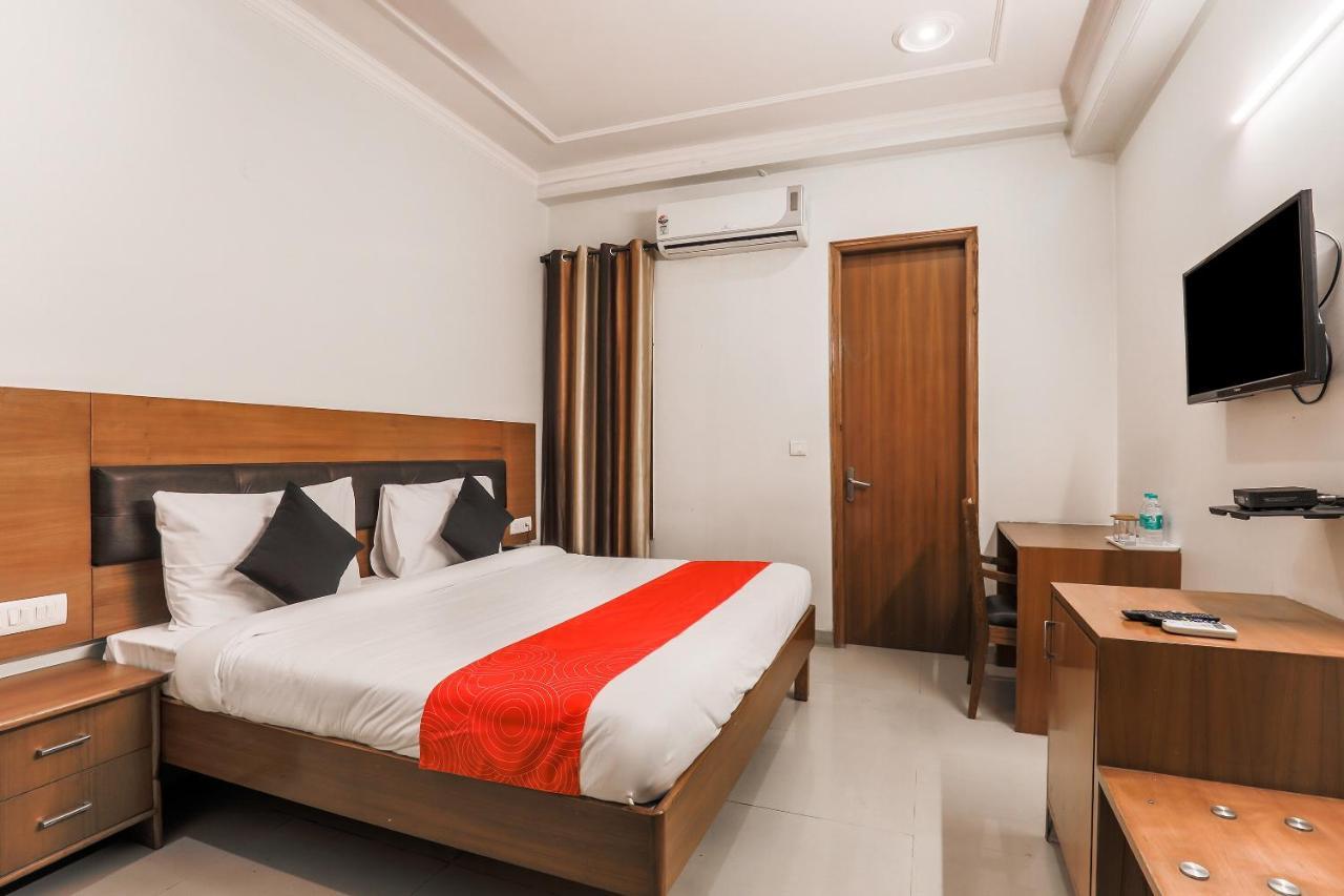 Collection O 426 Red Carpet Hotels Noida Dış mekan fotoğraf
